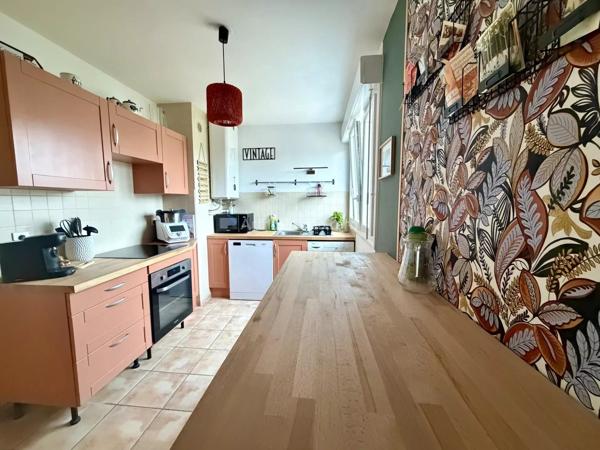Vente                                                      Appartement
                        
                     5 pièces                      89 m2                     à Dinan