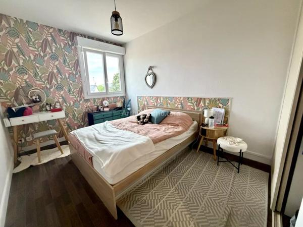 Vente                                                      Appartement
                        
                     5 pièces                      89 m2                     à Dinan
