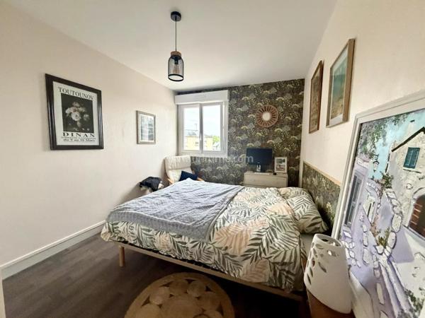 Vente                                                      Appartement
                        
                     5 pièces                      89 m2                     à Dinan