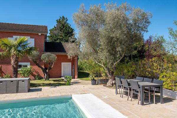 Maison de 275 m² avec 5 chambres - piscine - pool house