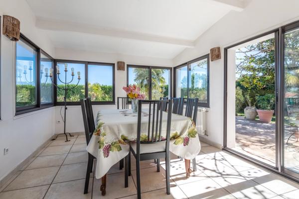 Maison de 275 m² avec 5 chambres - piscine - pool house