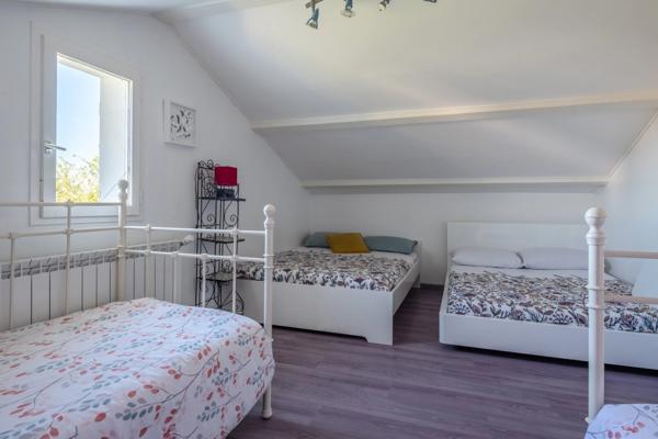 Maison de 275 m² avec 5 chambres - piscine - pool house