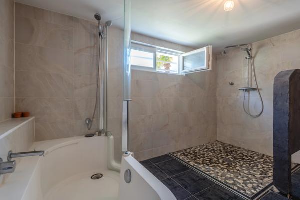 Maison de 275 m² avec 5 chambres - piscine - pool house