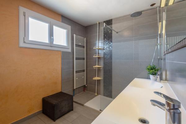 Maison de 275 m² avec 5 chambres - piscine - pool house