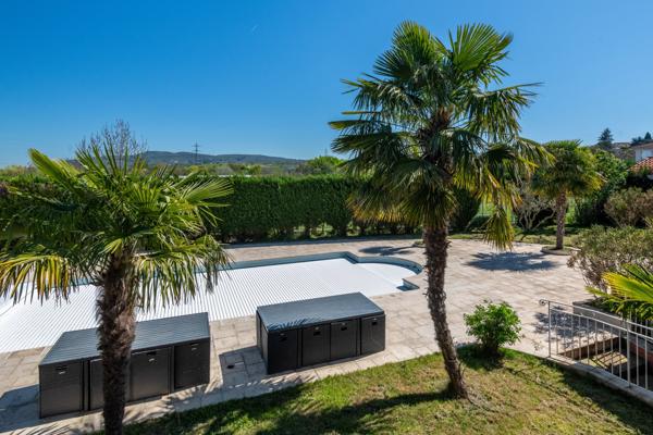 Maison de 275 m² avec 5 chambres - piscine - pool house
