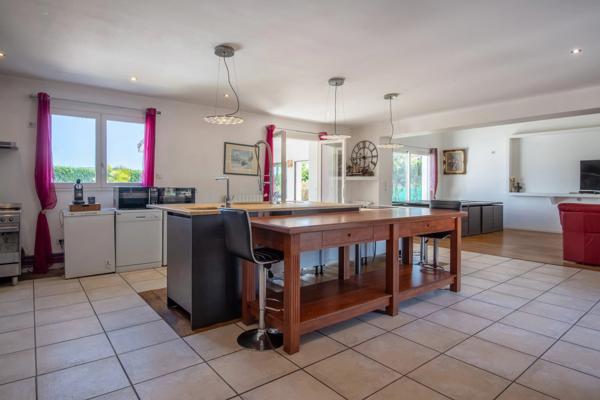 Maison de 275 m² avec 5 chambres - piscine - pool house