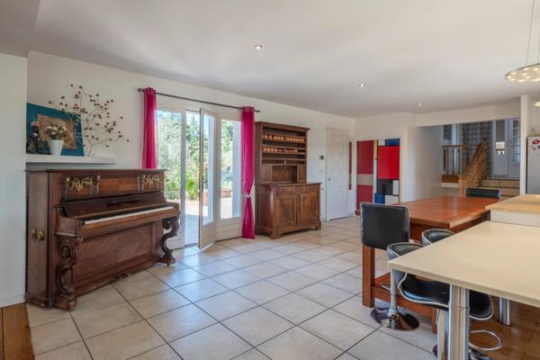 Maison de 275 m² avec 5 chambres - piscine - pool house