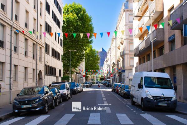 Bureaux à vendre ou à louer à Lyon 6ème avec cuisine et accessibilité