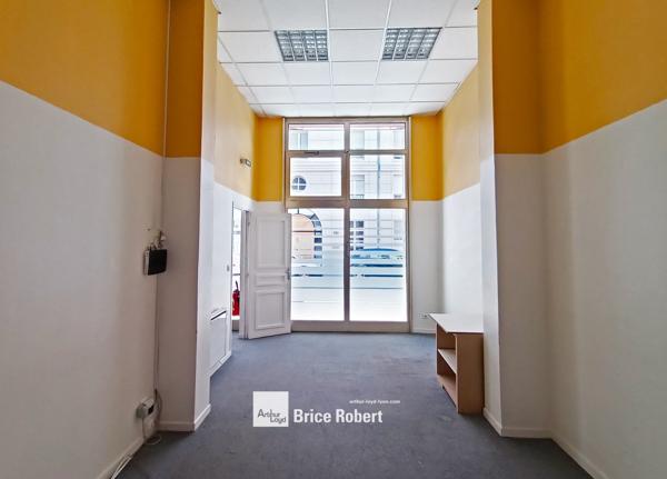 Bureaux à vendre ou à louer à Lyon 6ème avec cuisine et accessibilité