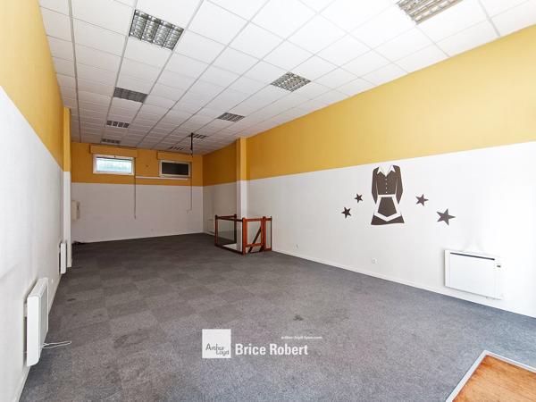 Bureaux à vendre ou à louer à Lyon 6ème avec cuisine et accessibilité