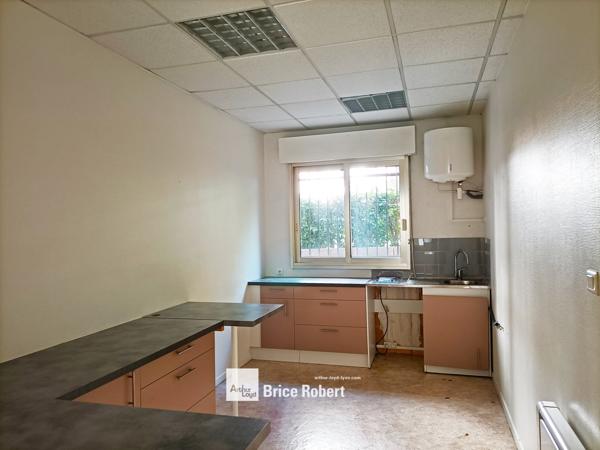 Bureaux à vendre ou à louer à Lyon 6ème avec cuisine et accessibilité