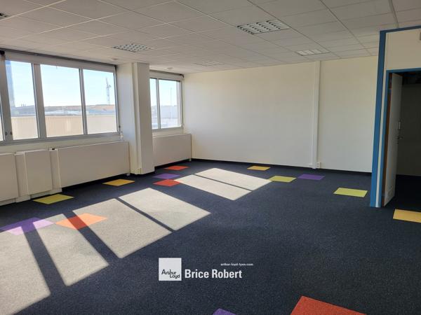 Bureaux à louer aménagés - Lyon 3ème Part-Dieu - proximité transports en commun