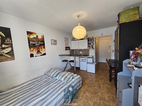 Studio avec balcon et cave