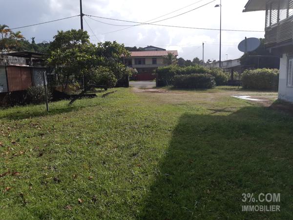 MAISON R+1 DE TYPE F4 rdc et étage d'environ 305m² sur 1124m² de Terrain à Cayenne  Cayenne (97300)