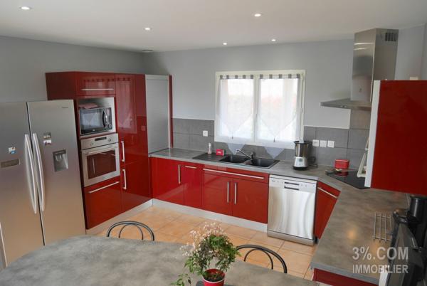 MAISON PLAIN-PIED 8 PIÈCES 196 m², GARAGE, TERRASSE, ÉTANG, PISCINE HORS SOL sur TERRAIN 16 295 m² Aizenay (85190)