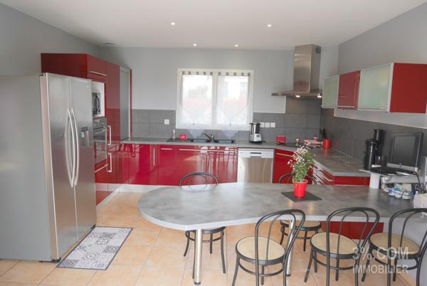 MAISON PLAIN-PIED 8 PIÈCES 196 m², GARAGE, TERRASSE, ÉTANG, PISCINE HORS SOL sur TERRAIN 16 295 m² Aizenay (85190)