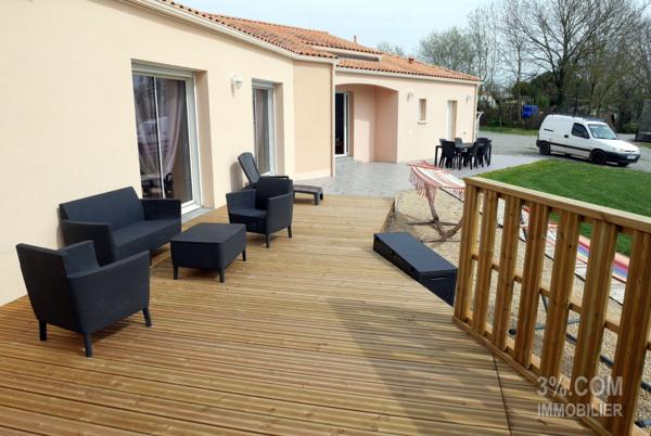 MAISON PLAIN-PIED 8 PIÈCES 196 m², GARAGE, TERRASSE, ÉTANG, PISCINE HORS SOL sur TERRAIN 16 295 m² Aizenay (85190)