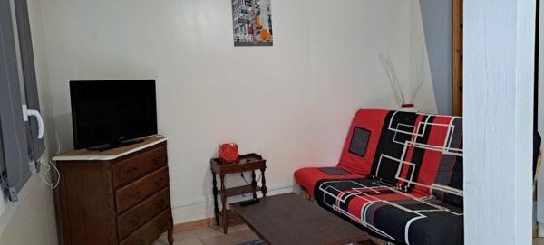 Corps de ferme entièrement rénové 246m² sur 3384m² de terrain, Lapalud 399 000 HAI