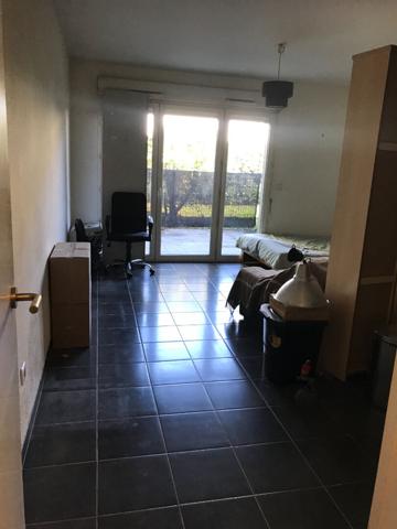 33320 EYSINES - Studio à louer en rez-de-chaussée avec terrasse et parking