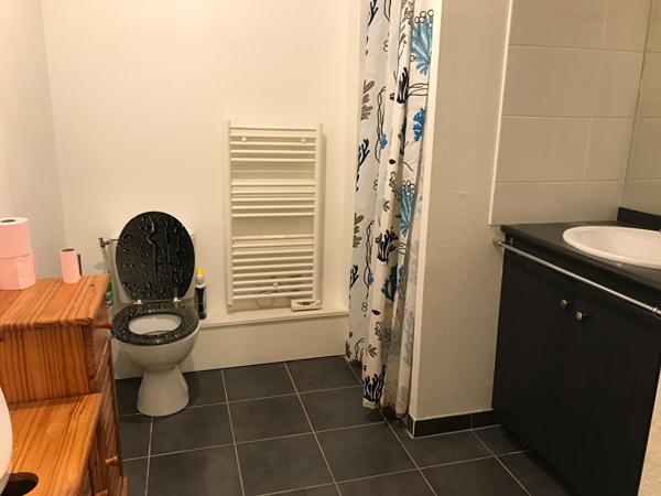 33320 EYSINES - Studio à louer en rez-de-chaussée avec terrasse et parking