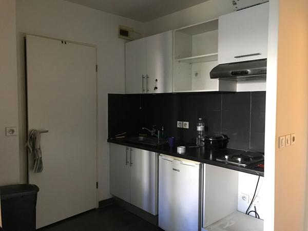 33320 EYSINES - Studio à louer en rez-de-chaussée avec terrasse et parking