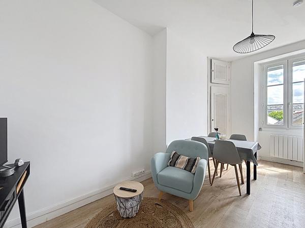 RUE SAINT JACQUES T1 BIS MEUBLE DISPONIBLE LE 250/05