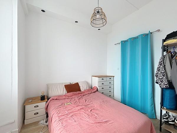 RUE SAINT JACQUES T1 BIS MEUBLE DISPONIBLE LE 250/05