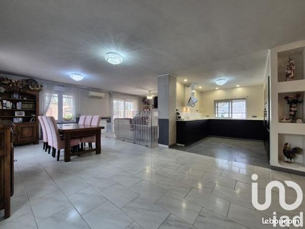 Maison à vendre 6 pièces 165 m² Eyguières