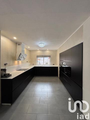 Maison à vendre 6 pièces 165 m² Eyguières