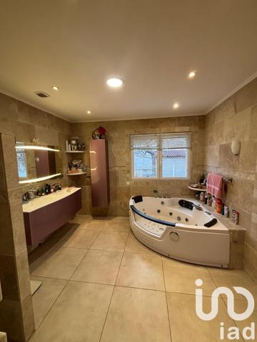 Maison à vendre 6 pièces 165 m² Eyguières