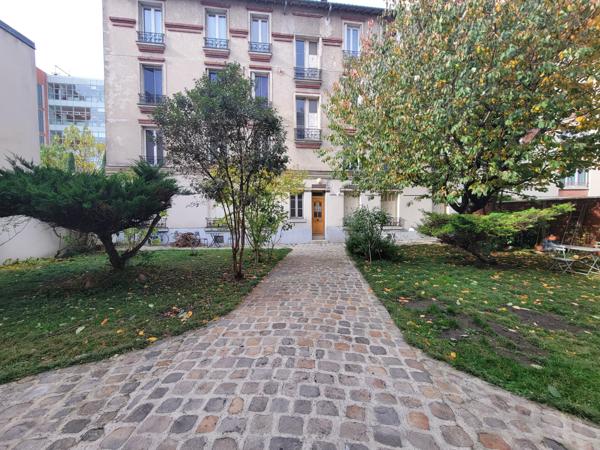 Trois pièces traversant avec une vue entièrement dégagée