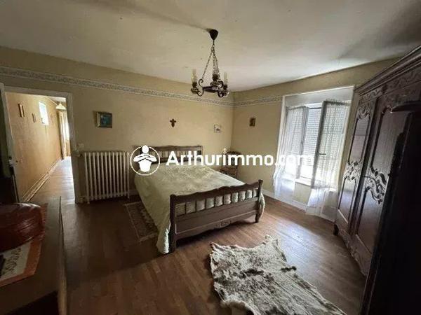 Vente                                                      Maison
                        
                     5 pièces                      110 m2                     à La Ferté-Macé