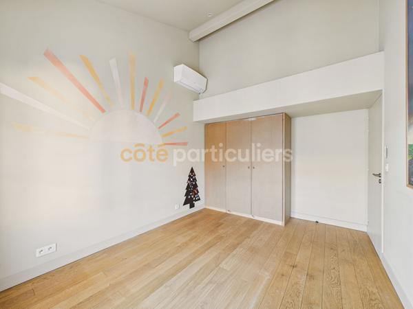 Vente
                Maison194 m² - 7 Pièces -
                    BORDEAUX (33000)