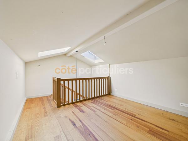 Vente
                Maison194 m² - 7 Pièces -
                    BORDEAUX (33000)