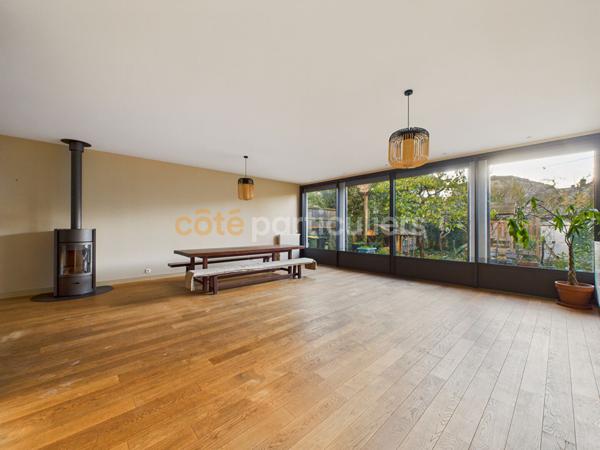 Vente
                Maison194 m² - 7 Pièces -
                    BORDEAUX (33000)