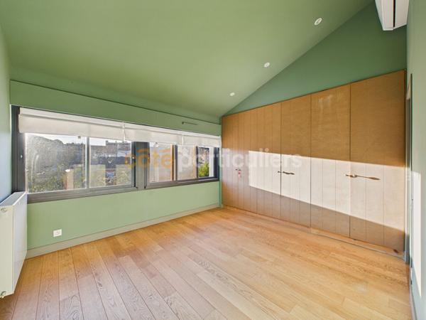 Vente
                Maison194 m² - 7 Pièces -
                    BORDEAUX (33000)