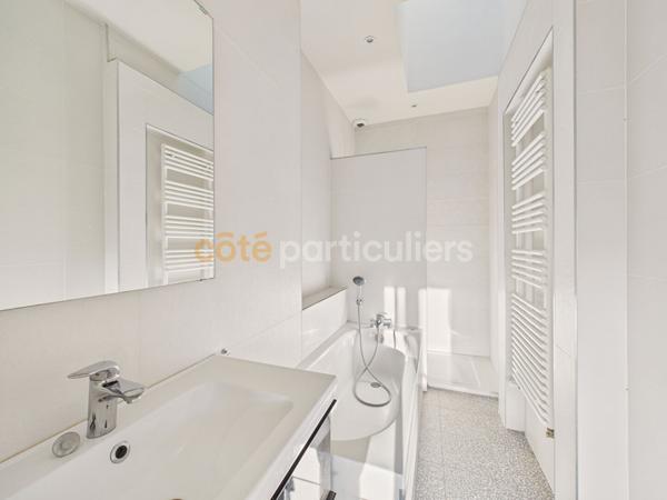 Vente
                Maison194 m² - 7 Pièces -
                    BORDEAUX (33000)