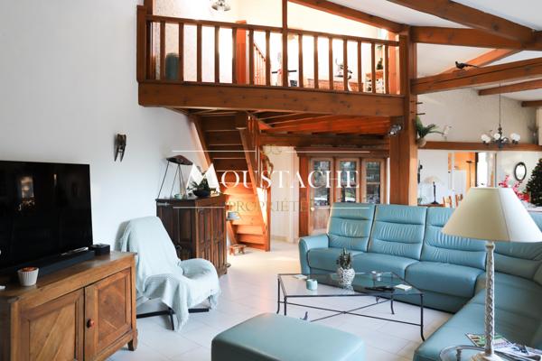 VILLA D'EXCEPTION AVEC PISCINE - A 700 mètres DE LA PLAGE -