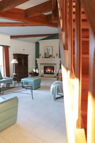 VILLA D'EXCEPTION AVEC PISCINE - A 700 mètres DE LA PLAGE -