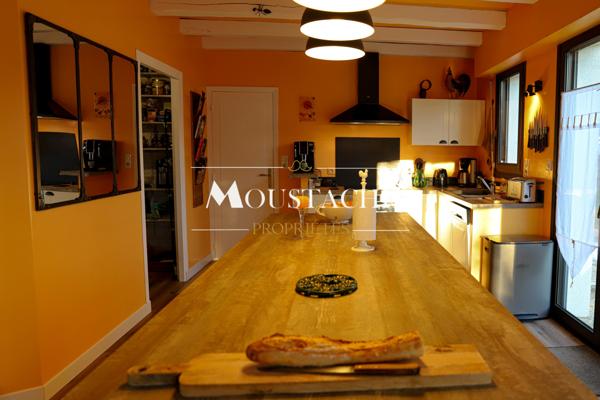 VILLA D'EXCEPTION AVEC PISCINE - A 700 mètres DE LA PLAGE -