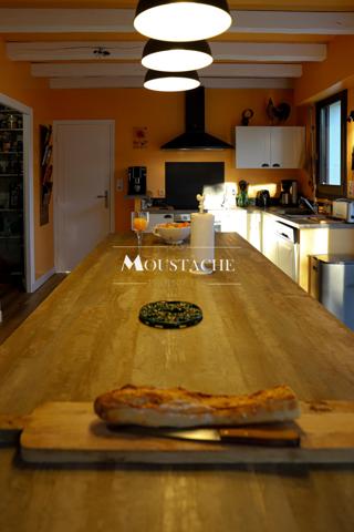 VILLA D'EXCEPTION AVEC PISCINE - A 700 mètres DE LA PLAGE -