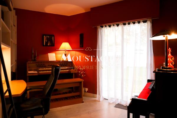 VILLA D'EXCEPTION AVEC PISCINE - A 700 mètres DE LA PLAGE -