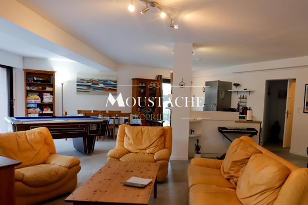 VILLA D'EXCEPTION AVEC PISCINE - A 700 mètres DE LA PLAGE -