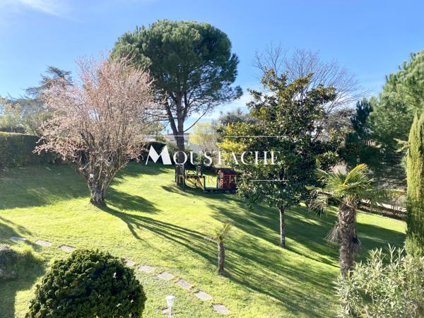 VILLA D'EXCEPTION AVEC PISCINE - A 700 mètres DE LA PLAGE -