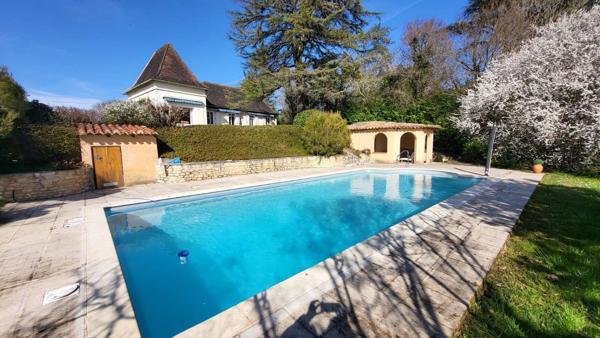 Maison avec vue panoramique et piscine – Proche Bergerac