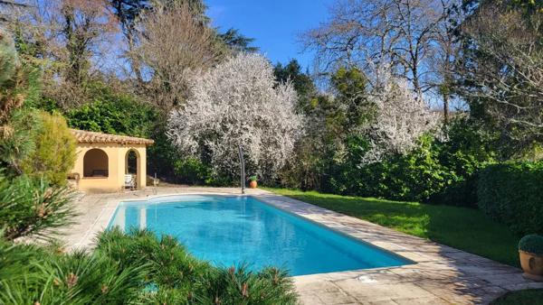 Maison avec vue panoramique et piscine – Proche Bergerac