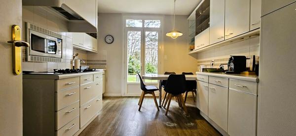 Maison avec vue panoramique et piscine – Proche Bergerac