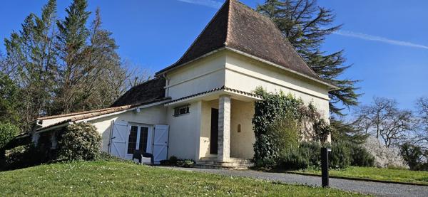 Maison avec vue panoramique et piscine – Proche Bergerac