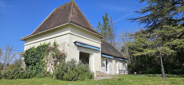 Maison avec vue panoramique et piscine – Proche Bergerac