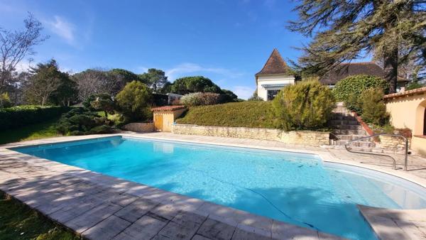 Maison avec vue panoramique et piscine – Proche Bergerac